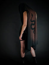 Load image into Gallery viewer, Serpent Long Flowing Vest Black Sleeveless
